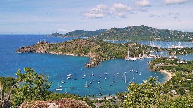 Arriva l’evento più colorato dell’isola di Antigua: il Jumpin’n Jammin