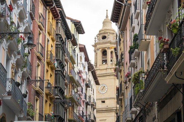 Pamplona and surroundings on the footsteps of Hemingway