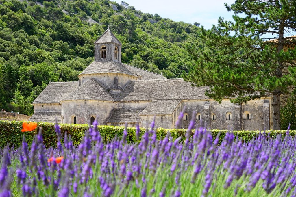 Francia riapre le frontiere - abbaye de senanque