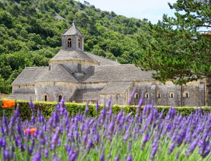 Francia riapre le frontiere - abbaye de senanque