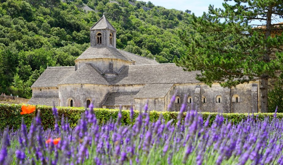 Francia riapre le frontiere - abbaye de senanque