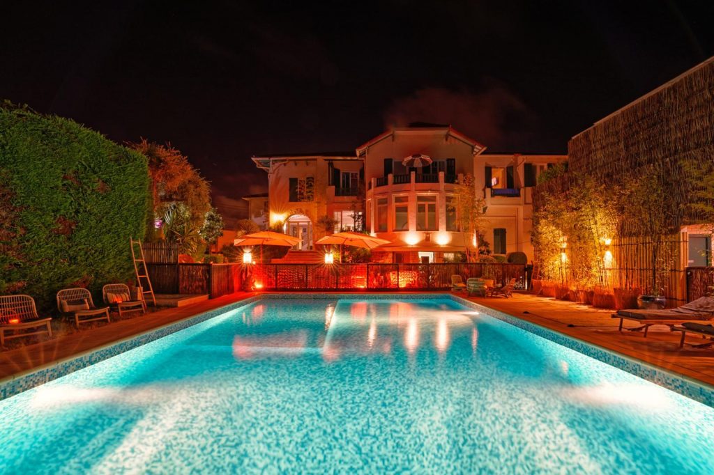 Cap Garoupe swimming pools