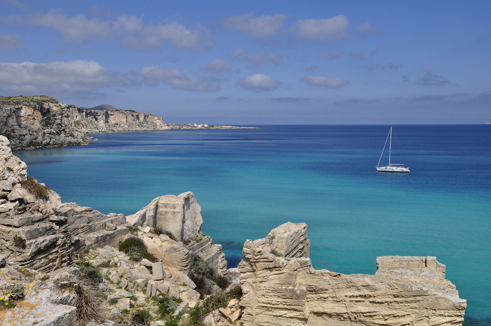 Discover Favignana and the Egadi Islands: where to sleep and what to see