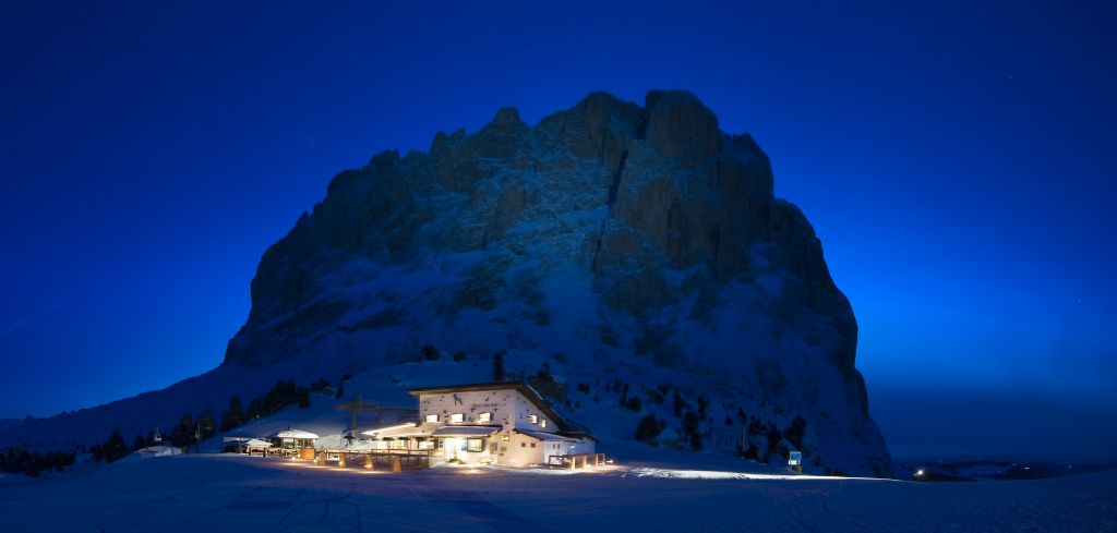 Rifugio Comici sotto le stelle ©Dolomites_Val Gardena
