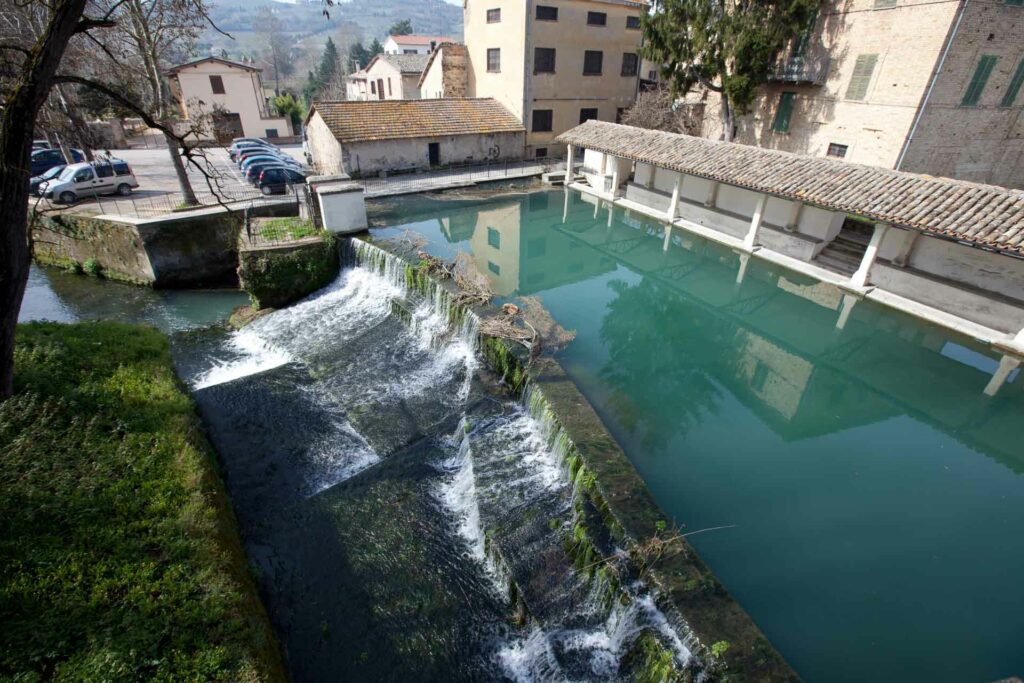 Bevagna-washer-Accolta