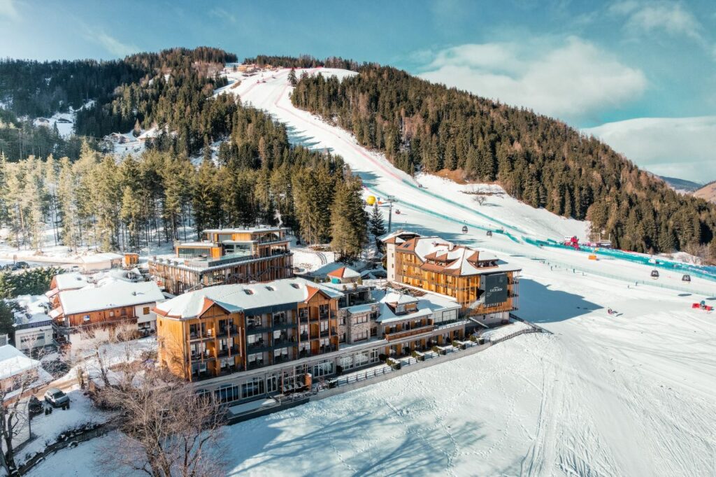 Hotel sulle piste - Excelsior Dolomites Life Resort - Esterno - Foto di Nicho De Blasio 